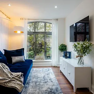  Apartment 11 Merchants Place